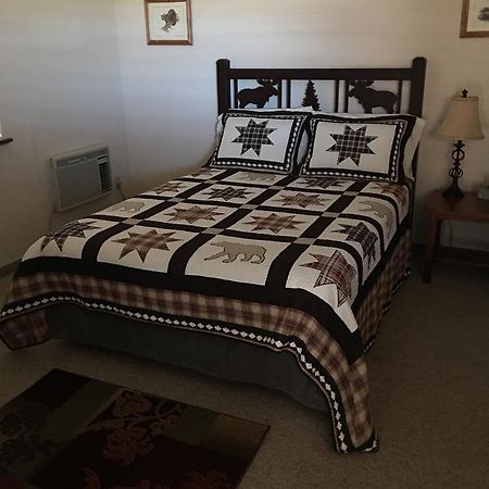 Pioneer Mountain Cabins Villa Бют Екстериор снимка
