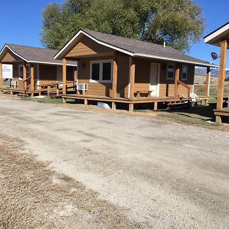 Pioneer Mountain Cabins Villa Бют Екстериор снимка