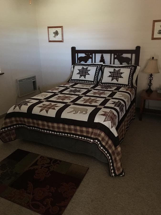 Pioneer Mountain Cabins Villa Бют Екстериор снимка